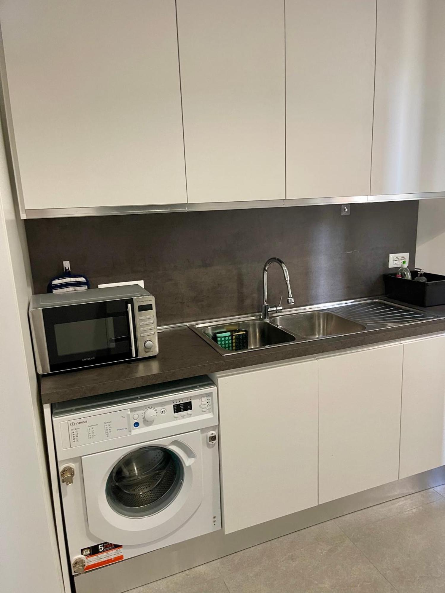 Deluxe Apartment Self Check In Parking Генуа Екстериор снимка