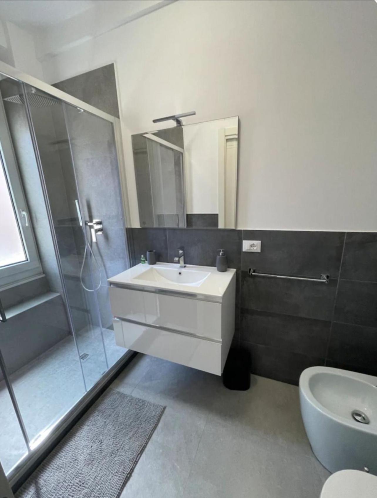 Deluxe Apartment Self Check In Parking Генуа Екстериор снимка